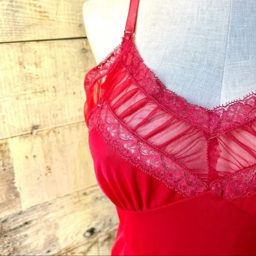 Vintage 60s Nylon Red Slip with Sheer Ruching and Lace Detailing Size 36 Medium - Picture 7 of 13